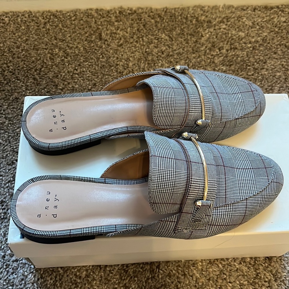 Cute slip-on work shoes! Like new.